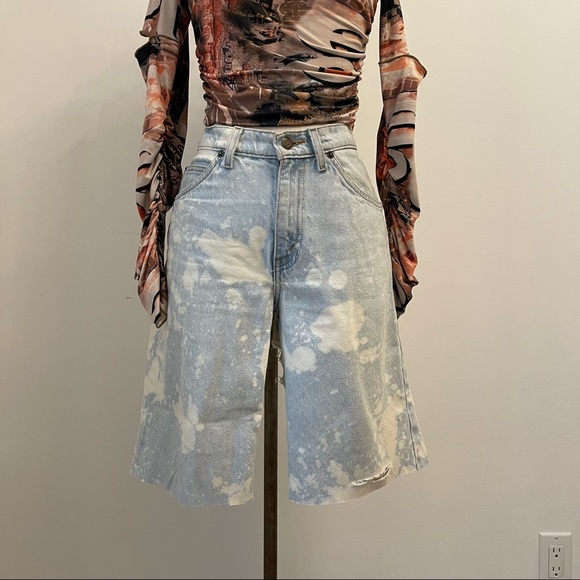 Vintage Levi’s Shorts - Picture 1 of 4